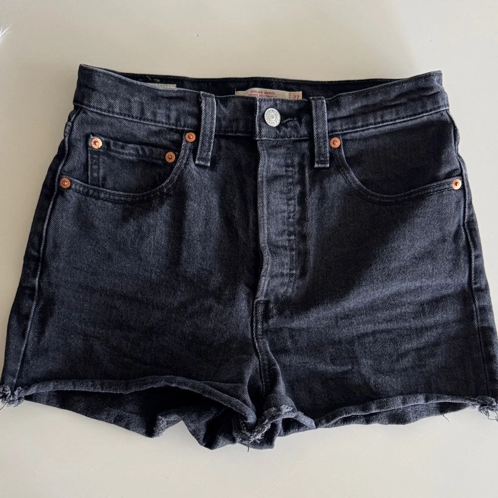 Levi's Ribcage Shorts - Picture 1 of 4